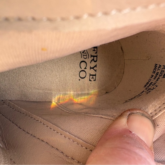 New with tags Frye Women's Cream Ankle Booties. Size 7.5 wide - Picture 6 of 8